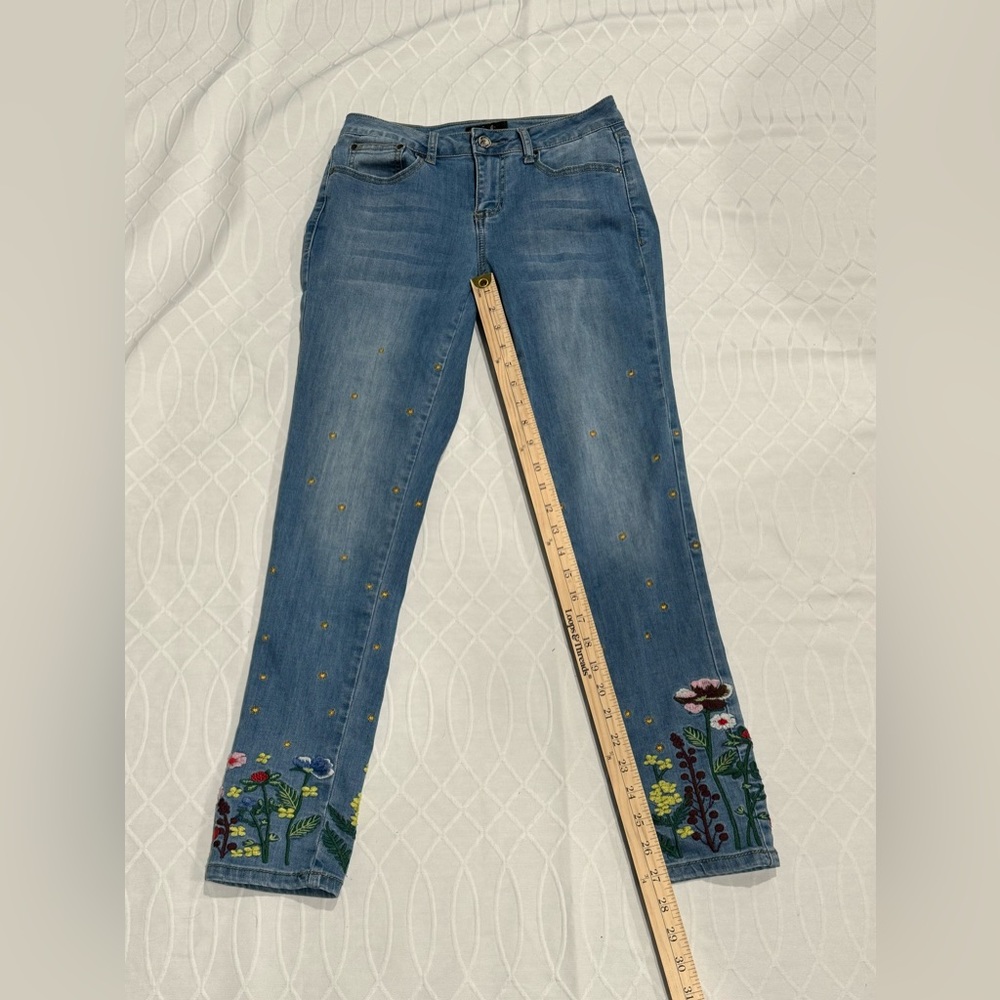 Women’s Earl Embroidered Ankle Skinny
Jeans Size 4 - Picture 14 of 15
